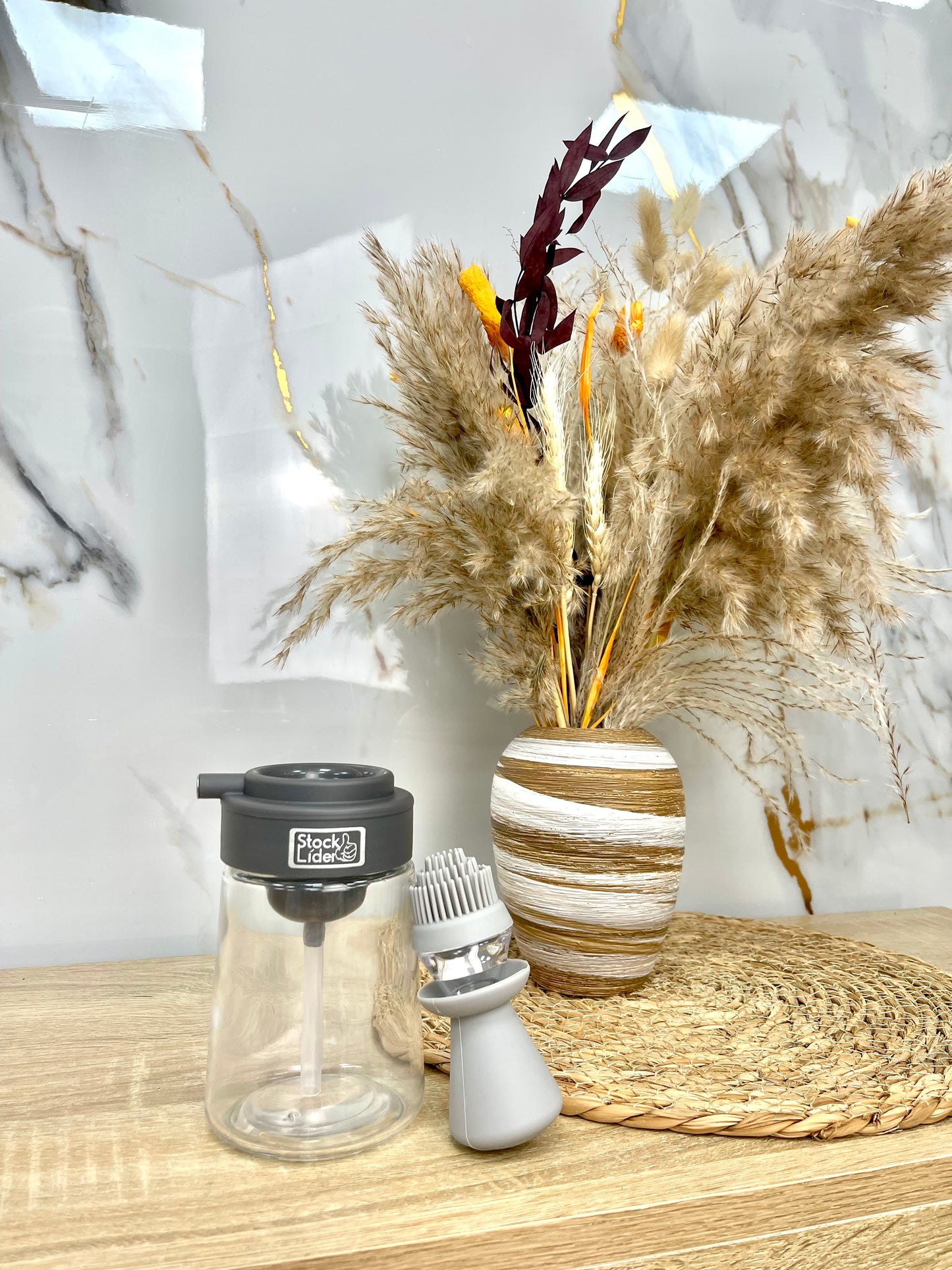 Aceitera con brocha
