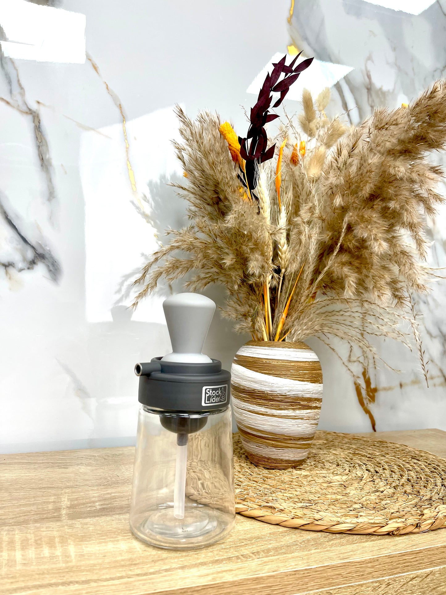 Aceitera con brocha